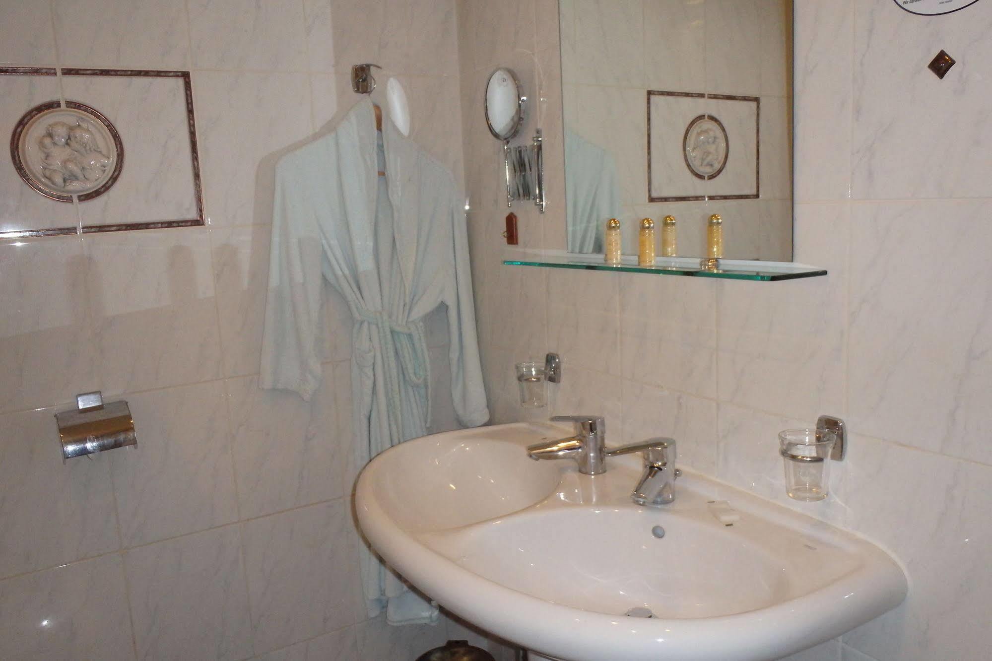 Maillot Hotel Neuilly-sur-Seine